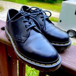 Dr.Martin’s Oxford shoes